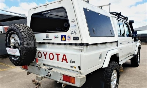 Acheter Occasion Voiture Toyota Land Cruiser Blanc à Livingstone, Zambie Acheter Occasion Voiture Toyota Land Cruiser Blanc à Livingstone, Zambie