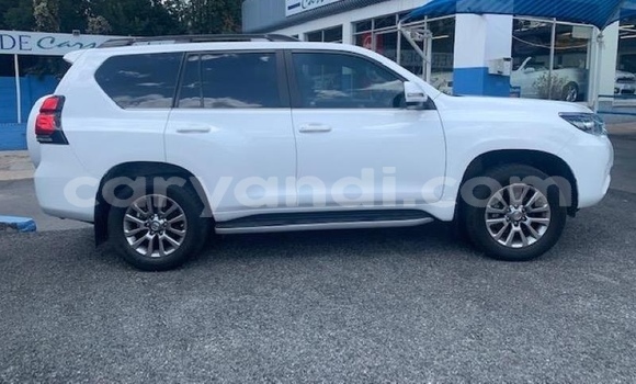 Acheter Occasion Voiture Toyota Land Cruiser Prado Blanc à Chingola, Zambie Acheter Occasion Voiture Toyota Land Cruiser Prado Blanc à Chingola, Zambie