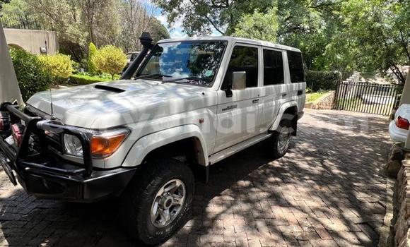 Acheter Occasion Voiture Toyota Land Cruiser Blanc à Lusaka, Zambie Acheter Occasion Voiture Toyota Land Cruiser Blanc à Lusaka, Zambie