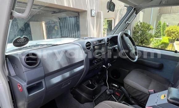 Acheter Occasion Voiture Toyota Land Cruiser Blanc à Lusaka, Zambie Acheter Occasion Voiture Toyota Land Cruiser Blanc à Lusaka, Zambie