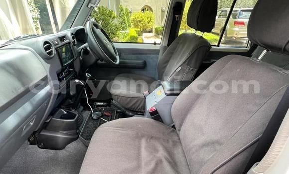 Acheter Occasion Voiture Toyota Land Cruiser Blanc à Lusaka, Zambie Acheter Occasion Voiture Toyota Land Cruiser Blanc à Lusaka, Zambie