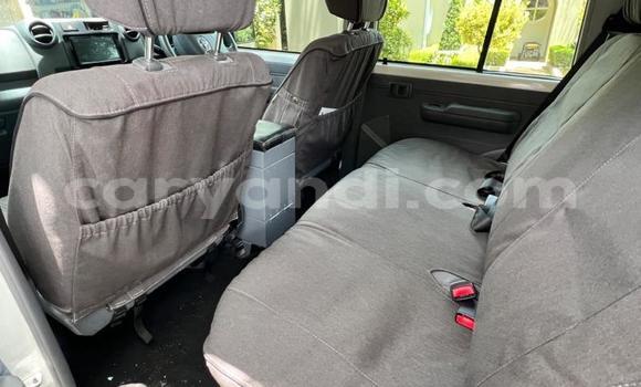 Acheter Occasion Voiture Toyota Land Cruiser Blanc à Lusaka, Zambie Acheter Occasion Voiture Toyota Land Cruiser Blanc à Lusaka, Zambie