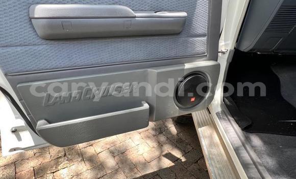 Acheter Occasion Voiture Toyota Land Cruiser Blanc à Lusaka, Zambie Acheter Occasion Voiture Toyota Land Cruiser Blanc à Lusaka, Zambie