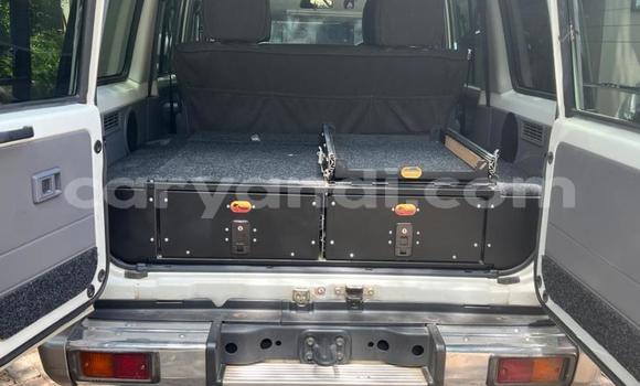 Acheter Occasion Voiture Toyota Land Cruiser Blanc à Lusaka, Zambie Acheter Occasion Voiture Toyota Land Cruiser Blanc à Lusaka, Zambie