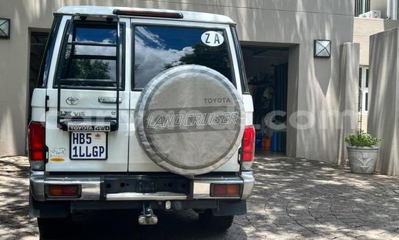 Acheter Occasion Voiture Toyota Land Cruiser Blanc à Lusaka, Zambie Acheter Occasion Voiture Toyota Land Cruiser Blanc à Lusaka, Zambie