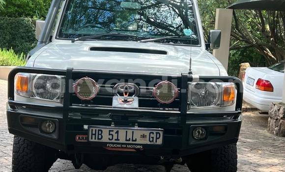 Acheter Occasion Voiture Toyota Land Cruiser Blanc à Lusaka, Zambie Acheter Occasion Voiture Toyota Land Cruiser Blanc à Lusaka, Zambie