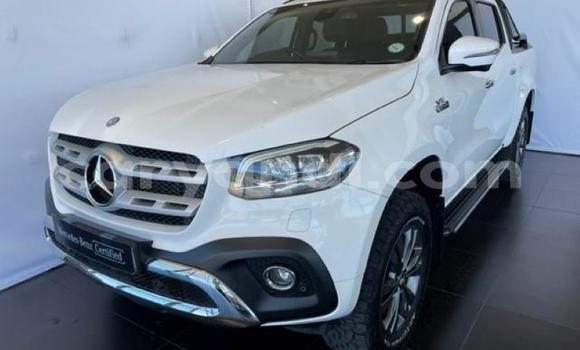 Tenga Tsaru Mercedes‒Benz X-klasse Concept Chena Mota in Livingstone in Zambia Tenga Tsaru Mercedes‒Benz X-klasse Concept Chena Mota in Livingstone in Zambia