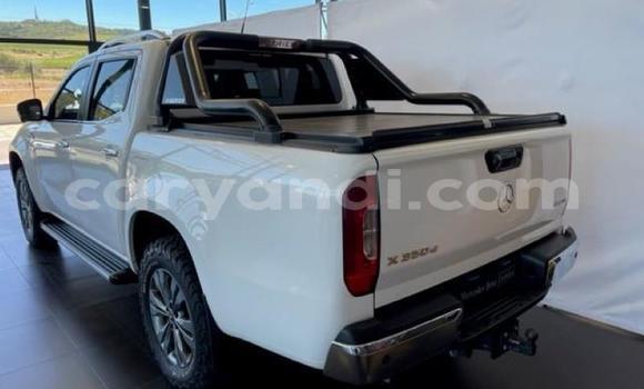 Tenga Tsaru Mercedes‒Benz X-klasse Concept Chena Mota in Livingstone in Zambia Tenga Tsaru Mercedes‒Benz X-klasse Concept Chena Mota in Livingstone in Zambia