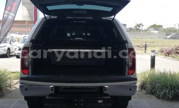 Buy Used Mercedes‒Benz X-klasse Concept White Car in Chingola in Zambia Buy Used Mercedes‒Benz X-klasse Concept White Car in Chingola in Zambia