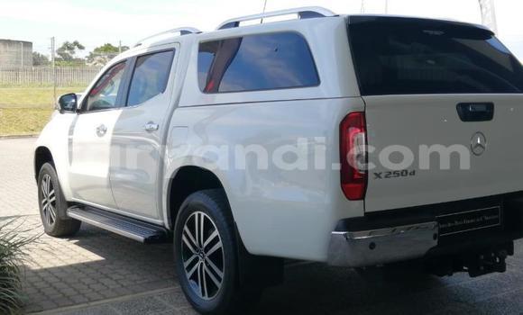 Buy Used Mercedes‒Benz X-klasse Concept White Car in Chingola in Zambia Buy Used Mercedes‒Benz X-klasse Concept White Car in Chingola in Zambia