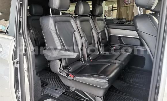Acheter Occasion Voiture Mercedes‒Benz V-klasse Gris à Lusaka, Zambie Acheter Occasion Voiture Mercedes‒Benz V-klasse Gris à Lusaka, Zambie