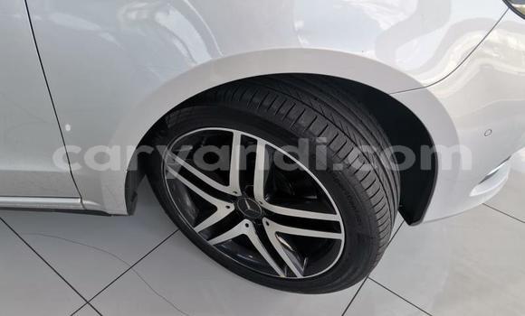 Acheter Occasion Voiture Mercedes‒Benz V-klasse Gris à Lusaka, Zambie Acheter Occasion Voiture Mercedes‒Benz V-klasse Gris à Lusaka, Zambie