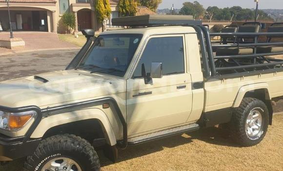 Tenga Tsaru Toyota Land Cruiser Bhurawuni Mota in Livingstone in Zambia Tenga Tsaru Toyota Land Cruiser Bhurawuni Mota in Livingstone in Zambia