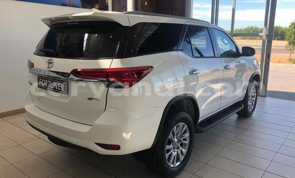 Acheter Occasion Voiture Toyota Fortuner Blanc à Lusaka, Zambie Acheter Occasion Voiture Toyota Fortuner Blanc à Lusaka, Zambie