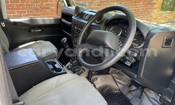 Acheter Occasion Voiture Land Rover Defender Blanc à Lusaka, Zambie Acheter Occasion Voiture Land Rover Defender Blanc à Lusaka, Zambie