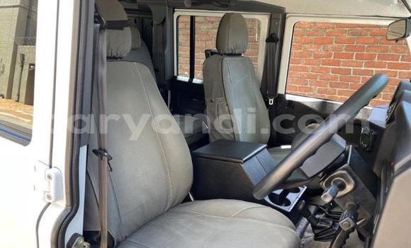 Acheter Occasion Voiture Land Rover Defender Blanc à Lusaka, Zambie Acheter Occasion Voiture Land Rover Defender Blanc à Lusaka, Zambie