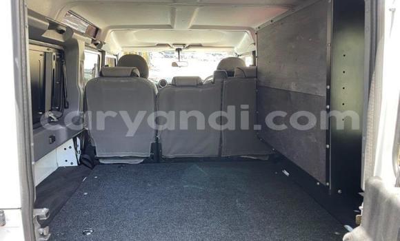Acheter Occasion Voiture Land Rover Defender Blanc à Lusaka, Zambie Acheter Occasion Voiture Land Rover Defender Blanc à Lusaka, Zambie