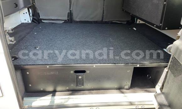 Acheter Occasion Voiture Land Rover Defender Blanc à Lusaka, Zambie Acheter Occasion Voiture Land Rover Defender Blanc à Lusaka, Zambie