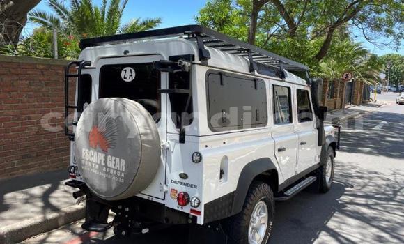 Acheter Occasion Voiture Land Rover Defender Blanc à Lusaka, Zambie Acheter Occasion Voiture Land Rover Defender Blanc à Lusaka, Zambie