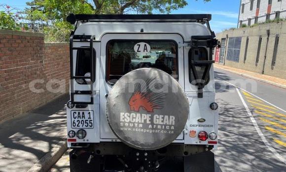 Acheter Occasion Voiture Land Rover Defender Blanc à Lusaka, Zambie Acheter Occasion Voiture Land Rover Defender Blanc à Lusaka, Zambie