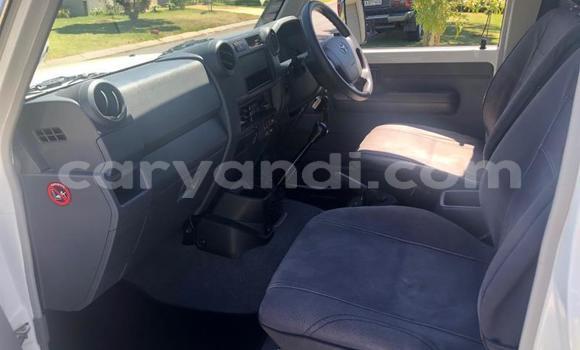 Acheter Occasion Voiture Toyota Land Cruiser Blanc à Lusaka, Zambie Acheter Occasion Voiture Toyota Land Cruiser Blanc à Lusaka, Zambie