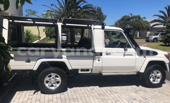 Acheter Occasion Voiture Toyota Land Cruiser Blanc à Lusaka, Zambie Acheter Occasion Voiture Toyota Land Cruiser Blanc à Lusaka, Zambie
