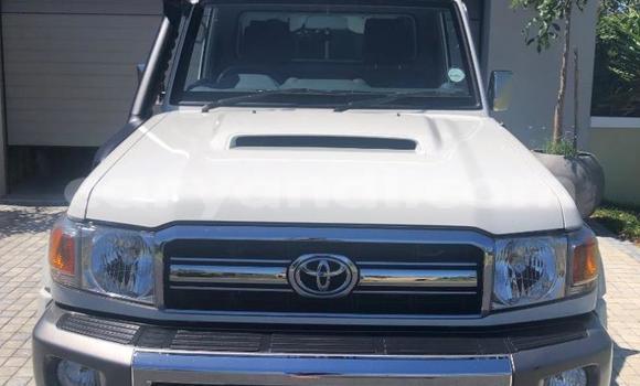 Acheter Occasion Voiture Toyota Land Cruiser Blanc à Lusaka, Zambie Acheter Occasion Voiture Toyota Land Cruiser Blanc à Lusaka, Zambie