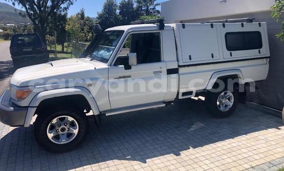 Acheter Occasion Voiture Toyota Land Cruiser Blanc à Lusaka, Zambie Acheter Occasion Voiture Toyota Land Cruiser Blanc à Lusaka, Zambie