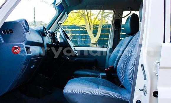 Acheter Occasion Voiture Toyota Land Cruiser Blanc à Livingstone, Zambie Acheter Occasion Voiture Toyota Land Cruiser Blanc à Livingstone, Zambie