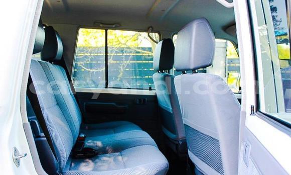 Acheter Occasion Voiture Toyota Land Cruiser Blanc à Livingstone, Zambie Acheter Occasion Voiture Toyota Land Cruiser Blanc à Livingstone, Zambie