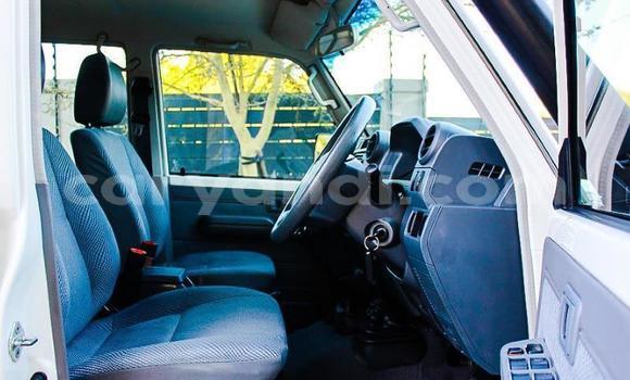 Acheter Occasion Voiture Toyota Land Cruiser Blanc à Livingstone, Zambie Acheter Occasion Voiture Toyota Land Cruiser Blanc à Livingstone, Zambie