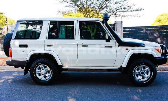Acheter Occasion Voiture Toyota Land Cruiser Blanc à Livingstone, Zambie Acheter Occasion Voiture Toyota Land Cruiser Blanc à Livingstone, Zambie