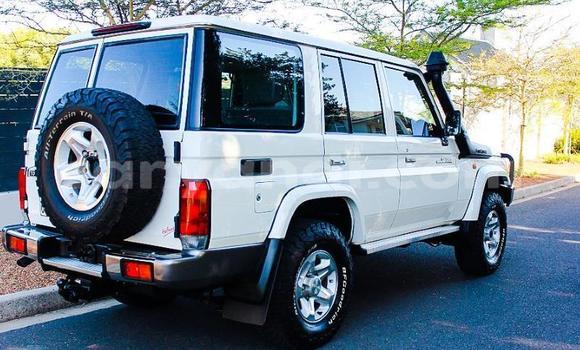 Acheter Occasion Voiture Toyota Land Cruiser Blanc à Livingstone, Zambie Acheter Occasion Voiture Toyota Land Cruiser Blanc à Livingstone, Zambie