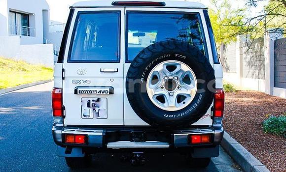 Acheter Occasion Voiture Toyota Land Cruiser Blanc à Livingstone, Zambie Acheter Occasion Voiture Toyota Land Cruiser Blanc à Livingstone, Zambie