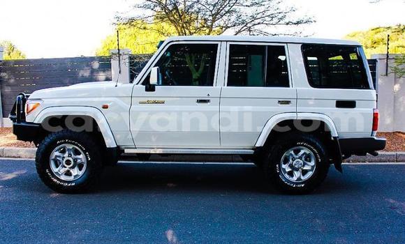 Acheter Occasion Voiture Toyota Land Cruiser Blanc à Livingstone, Zambie Acheter Occasion Voiture Toyota Land Cruiser Blanc à Livingstone, Zambie