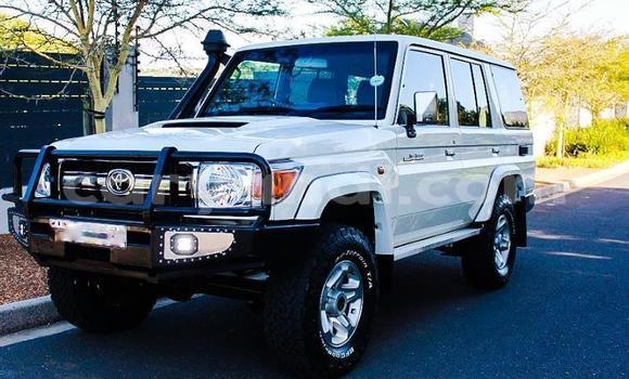 Acheter Occasion Voiture Toyota Land Cruiser Blanc à Livingstone, Zambie Acheter Occasion Voiture Toyota Land Cruiser Blanc à Livingstone, Zambie