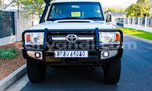 Acheter Occasion Voiture Toyota Land Cruiser Blanc à Livingstone, Zambie Acheter Occasion Voiture Toyota Land Cruiser Blanc à Livingstone, Zambie