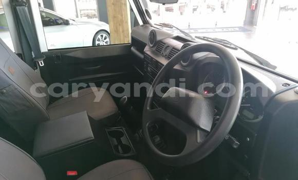 Acheter Occasion Voiture Land Rover Defender Blanc à Lusaka, Zambie Acheter Occasion Voiture Land Rover Defender Blanc à Lusaka, Zambie