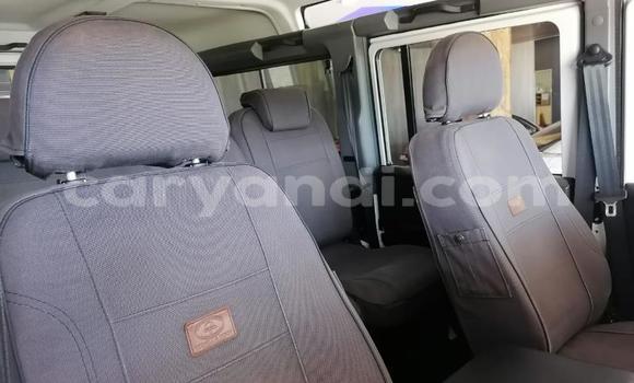 Acheter Occasion Voiture Land Rover Defender Blanc à Lusaka, Zambie Acheter Occasion Voiture Land Rover Defender Blanc à Lusaka, Zambie