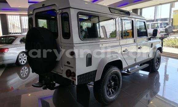 Acheter Occasion Voiture Land Rover Defender Blanc à Lusaka, Zambie Acheter Occasion Voiture Land Rover Defender Blanc à Lusaka, Zambie