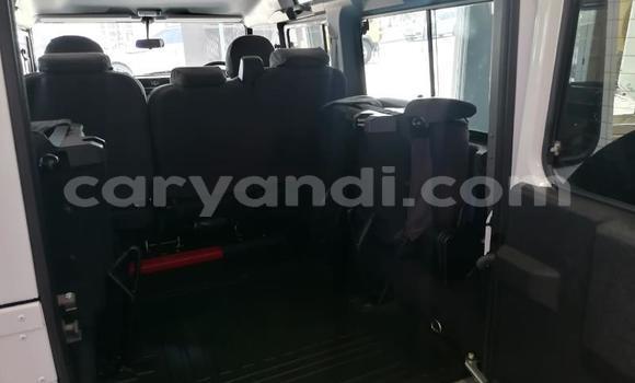 Acheter Occasion Voiture Land Rover Defender Blanc à Lusaka, Zambie Acheter Occasion Voiture Land Rover Defender Blanc à Lusaka, Zambie