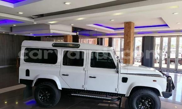 Acheter Occasion Voiture Land Rover Defender Blanc à Lusaka, Zambie Acheter Occasion Voiture Land Rover Defender Blanc à Lusaka, Zambie