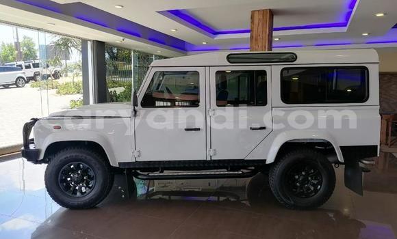 Acheter Occasion Voiture Land Rover Defender Blanc à Lusaka, Zambie Acheter Occasion Voiture Land Rover Defender Blanc à Lusaka, Zambie