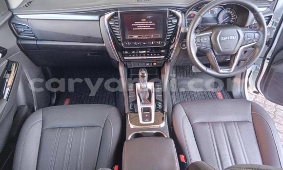 Acheter Occasion Voiture Isuzu MU-X Blanc à Livingstone, Zambie Acheter Occasion Voiture Isuzu MU-X Blanc à Livingstone, Zambie