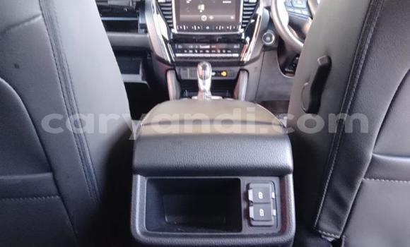 Acheter Occasion Voiture Isuzu MU-X Blanc à Livingstone, Zambie Acheter Occasion Voiture Isuzu MU-X Blanc à Livingstone, Zambie