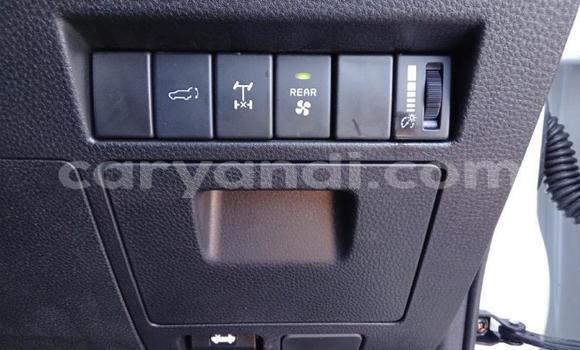 Acheter Occasion Voiture Isuzu MU-X Blanc à Livingstone, Zambie Acheter Occasion Voiture Isuzu MU-X Blanc à Livingstone, Zambie