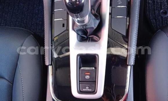 Acheter Occasion Voiture Isuzu MU-X Blanc à Livingstone, Zambie Acheter Occasion Voiture Isuzu MU-X Blanc à Livingstone, Zambie