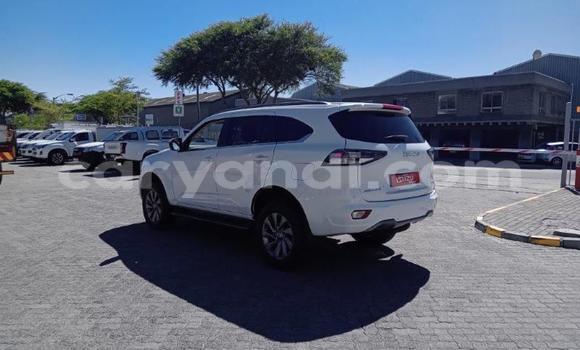 Acheter Occasion Voiture Isuzu MU-X Blanc à Livingstone, Zambie Acheter Occasion Voiture Isuzu MU-X Blanc à Livingstone, Zambie