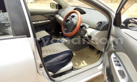 Acheter Occasion Voiture Toyota Belta Gris à Lusaka, Zambie Acheter Occasion Voiture Toyota Belta Gris à Lusaka, Zambie