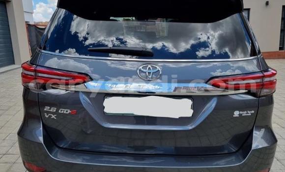Acheter Occasion Voiture Toyota Fortuner Gris à Livingstone, Zambie Acheter Occasion Voiture Toyota Fortuner Gris à Livingstone, Zambie